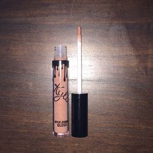 Kylie Cosmetics lip gloss in Literally!